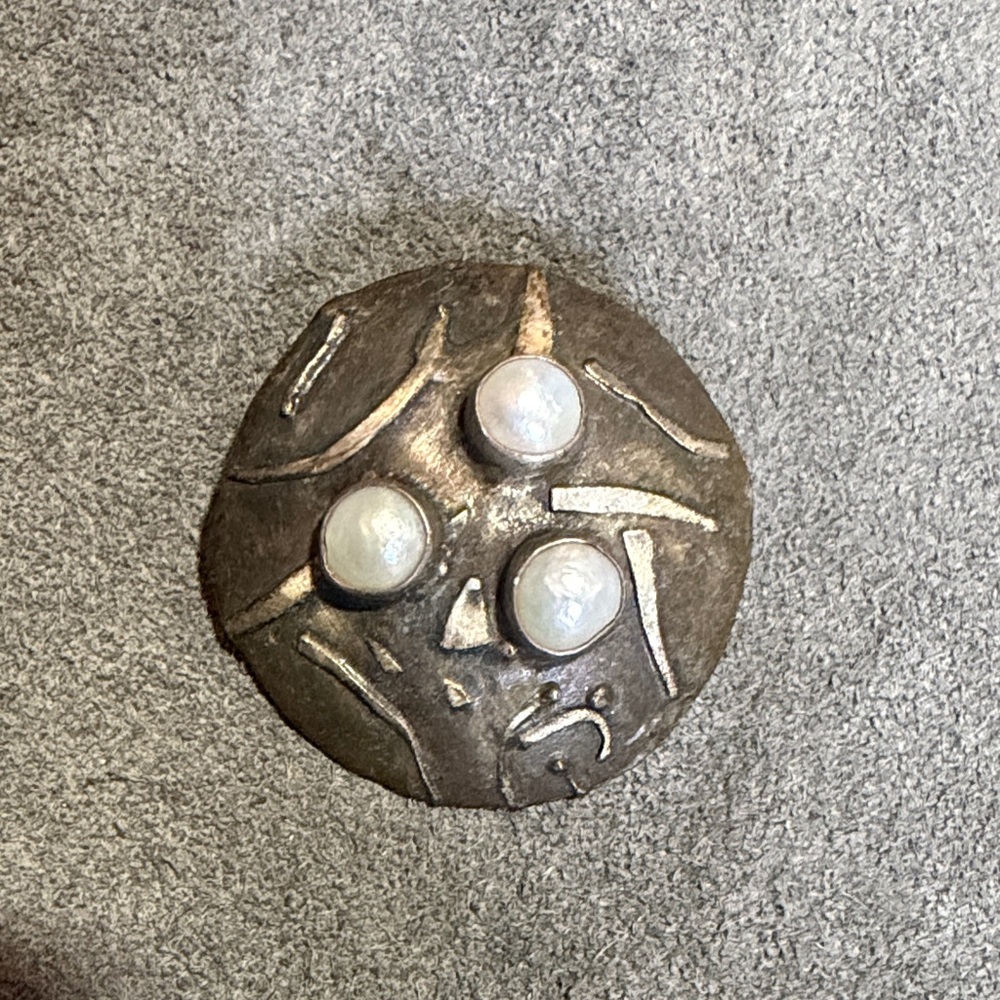 Round Metal Brooch with Three Pearls